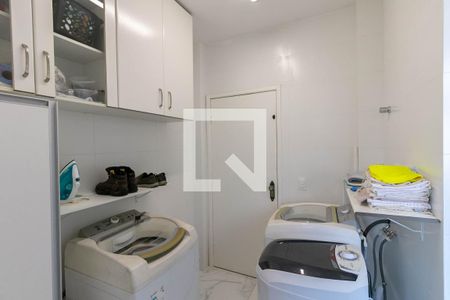 Apartamento à venda com 240m², 3 quartos e 3 vagas Apartamento à venda com 240m², 3 quartos e 3 vagasCozinha e Área de Serviço