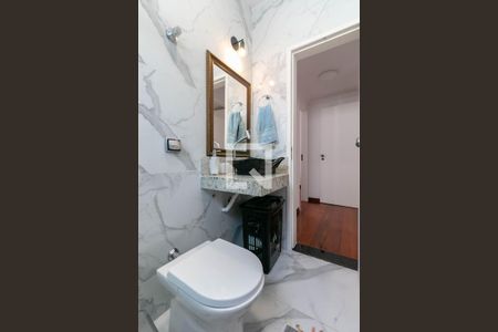 Apartamento à venda com 240m², 3 quartos e 3 vagas Apartamento à venda com 240m², 3 quartos e 3 vagasBanheiro Social