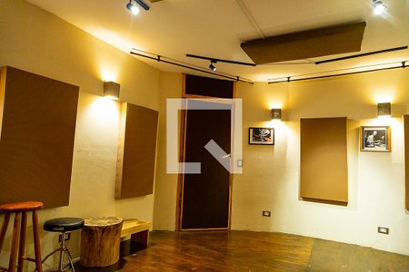 Casa à venda com 180m², 2 quartos e 2 vagas Casa à venda com 180m², 2 quartos e 2 vagasEstúdio 1