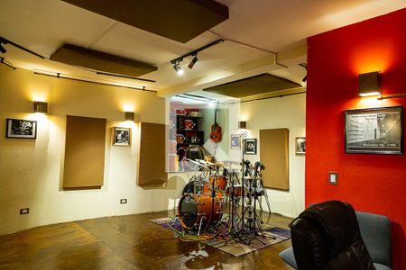 Casa à venda com 180m², 2 quartos e 2 vagas Casa à venda com 180m², 2 quartos e 2 vagasEstúdio 1