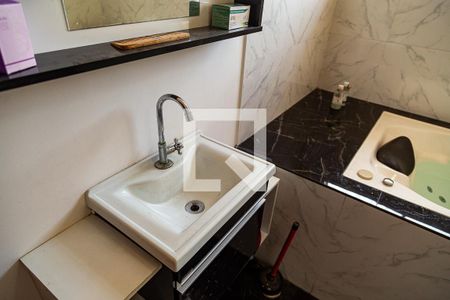 Casa à venda com 180m², 2 quartos e 2 vagas Casa à venda com 180m², 2 quartos e 2 vagasBanheiro da Suíte 1 - Pia