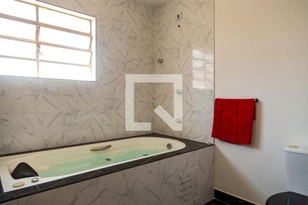 Casa à venda com 180m², 2 quartos e 2 vagas Casa à venda com 180m², 2 quartos e 2 vagasBanheiro da Suíte 1