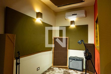 Casa à venda com 180m², 2 quartos e 2 vagas Casa à venda com 180m², 2 quartos e 2 vagasEstúdio 2