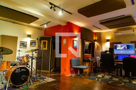 Casa à venda com 180m², 2 quartos e 2 vagas Casa à venda com 180m², 2 quartos e 2 vagasEstúdio 1