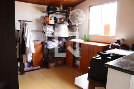 Casa à venda com 280m², 4 quartos e 6 vagasQuarto de Serviço