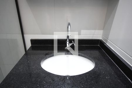 Banheiro de kitnet/studio à venda com 1 quarto, 27m² em Vila Dom Pedro I, São Paulo