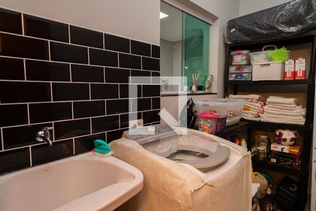 Casa à venda com 164m², 3 quartos e 2 vagas Casa à venda com 164m², 3 quartos e 2 vagasÁrea de Serviço