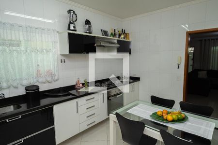 Casa à venda com 164m², 3 quartos e 2 vagas Casa à venda com 164m², 3 quartos e 2 vagasCozinha