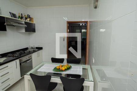 Casa à venda com 164m², 3 quartos e 2 vagas Casa à venda com 164m², 3 quartos e 2 vagasCozinha