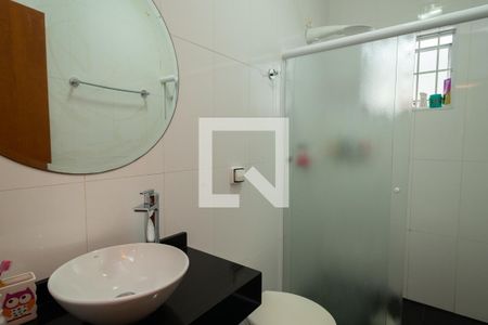 Casa à venda com 164m², 3 quartos e 2 vagas Casa à venda com 164m², 3 quartos e 2 vagasBanheiro Social