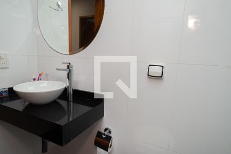 Casa à venda com 164m², 3 quartos e 2 vagas Casa à venda com 164m², 3 quartos e 2 vagasBanheiro Social