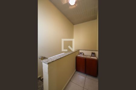 Casa à venda com 290m², 3 quartos e 2 vagas Casa à venda com 290m², 3 quartos e 2 vagasHall