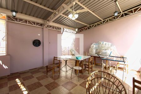 Casa à venda com 290m², 3 quartos e 2 vagas Casa à venda com 290m², 3 quartos e 2 vagasChurrasqueira