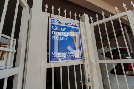 Casa à venda com 290m², 3 quartos e 2 vagas Casa à venda com 290m², 3 quartos e 2 vagasFachada