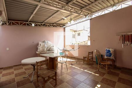 Casa à venda com 290m², 3 quartos e 2 vagas Casa à venda com 290m², 3 quartos e 2 vagasChurrasqueira