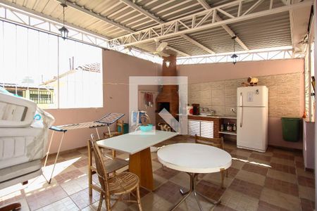 Casa à venda com 290m², 3 quartos e 2 vagas Casa à venda com 290m², 3 quartos e 2 vagasChurrasqueira