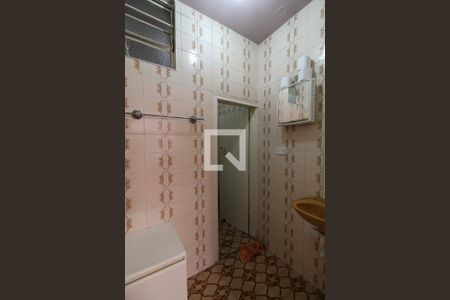 Casa à venda com 290m², 3 quartos e 2 vagas Casa à venda com 290m², 3 quartos e 2 vagasBanheiro de serviço