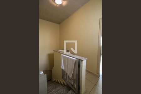 Casa à venda com 290m², 3 quartos e 2 vagas Casa à venda com 290m², 3 quartos e 2 vagasHall