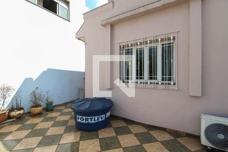 Casa à venda com 290m², 3 quartos e 2 vagas Casa à venda com 290m², 3 quartos e 2 vagasVaranda