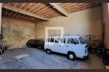 Casa à venda com 350m², 3 quartos e 4 vagas Casa à venda com 350m², 3 quartos e 4 vagasVagas de garagem