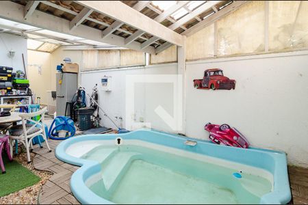 Casa de condomínio à venda com 270m², 4 quartos e 3 vagas Casa de condomínio à venda com 270m², 4 quartos e 3 vagasPiscina