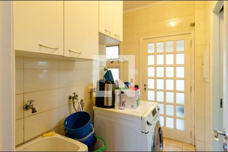 Casa de condomínio à venda com 270m², 4 quartos e 3 vagas Casa de condomínio à venda com 270m², 4 quartos e 3 vagasLavanderia