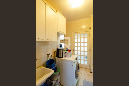 Casa de condomínio à venda com 270m², 4 quartos e 3 vagas Casa de condomínio à venda com 270m², 4 quartos e 3 vagasLavanderia