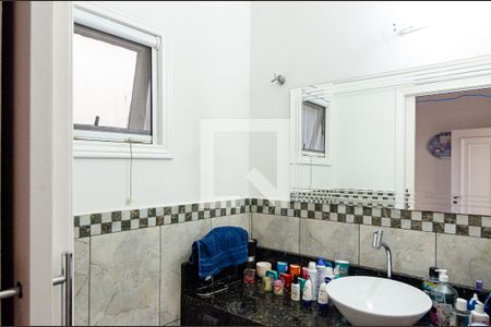 Casa de condomínio à venda com 270m², 4 quartos e 3 vagas Casa de condomínio à venda com 270m², 4 quartos e 3 vagasLavabo