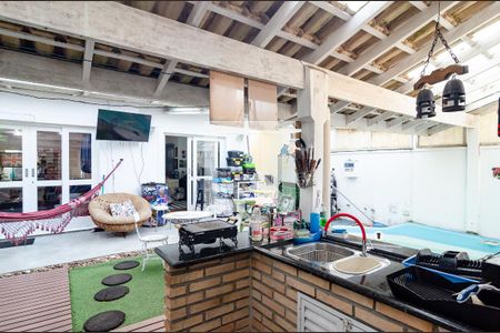 Casa de condomínio à venda com 270m², 4 quartos e 3 vagas Casa de condomínio à venda com 270m², 4 quartos e 3 vagasChurrasqueira