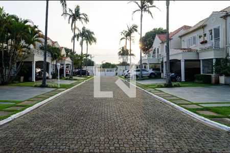 Casa de condomínio à venda com 270m², 4 quartos e 3 vagas Casa de condomínio à venda com 270m², 4 quartos e 3 vagasÁrea Comum