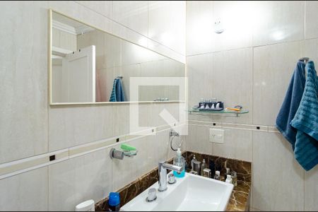 Casa de condomínio à venda com 270m², 4 quartos e 3 vagas Casa de condomínio à venda com 270m², 4 quartos e 3 vagasBanheiro da Suíte 1