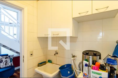 Casa de condomínio à venda com 270m², 4 quartos e 3 vagas Casa de condomínio à venda com 270m², 4 quartos e 3 vagasLavanderia