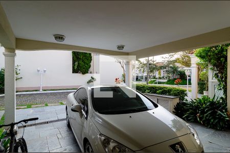 Casa de condomínio à venda com 270m², 4 quartos e 3 vagas Casa de condomínio à venda com 270m², 4 quartos e 3 vagasGaragem
