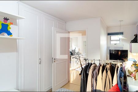 Casa de condomínio à venda com 270m², 4 quartos e 3 vagas Casa de condomínio à venda com 270m², 4 quartos e 3 vagasQuarto 4