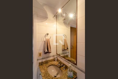 Casa de condomínio à venda com 270m², 4 quartos e 3 vagas Casa de condomínio à venda com 270m², 4 quartos e 3 vagasBanheiro da Suíte 2