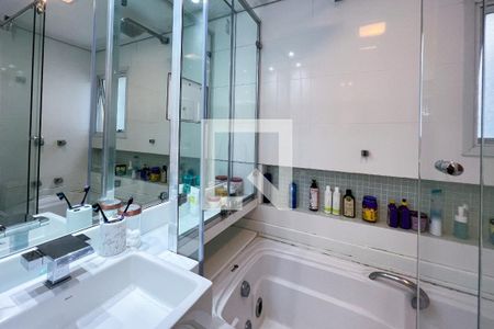 Apartamento à venda com 65m², 2 quartos e 2 vagasBanheiro da Suíte