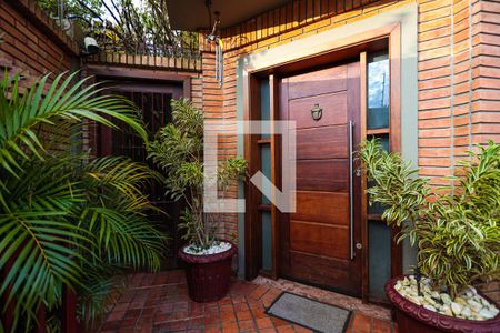 Casa para alugar com 350m², 3 quartos e 2 vagas Casa para alugar com 350m², 3 quartos e 2 vagasEntrada da casa pela sala