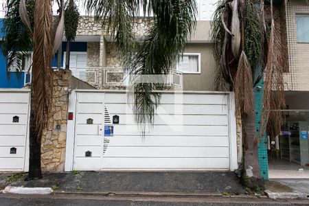 Casa à venda com 92m², 3 quartos e 2 vagas Casa à venda com 92m², 3 quartos e 2 vagasFachada