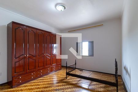 Casa à venda com 233m², 4 quartos e 2 vagas Casa à venda com 233m², 4 quartos e 2 vagasQuarto 2