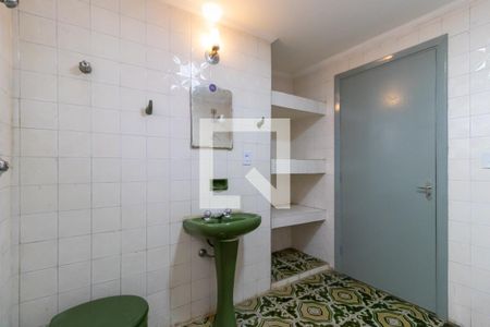 Casa à venda com 233m², 4 quartos e 2 vagas Casa à venda com 233m², 4 quartos e 2 vagasPiso inferior - Banheiro