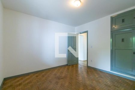 Casa à venda com 233m², 4 quartos e 2 vagas Casa à venda com 233m², 4 quartos e 2 vagasPiso inferior - Quarto