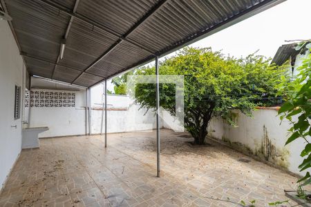 Casa à venda com 233m², 4 quartos e 2 vagas Casa à venda com 233m², 4 quartos e 2 vagasQuintal