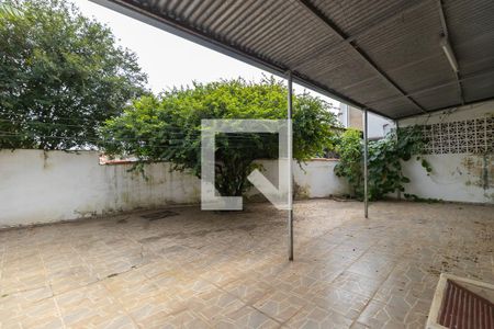 Casa à venda com 233m², 4 quartos e 2 vagas Casa à venda com 233m², 4 quartos e 2 vagasQuintal