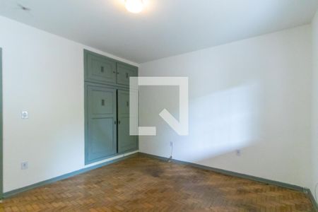 Casa à venda com 233m², 4 quartos e 2 vagas Casa à venda com 233m², 4 quartos e 2 vagasPiso inferior - Quarto