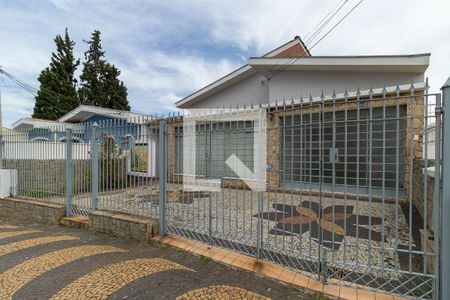 Casa à venda com 233m², 4 quartos e 2 vagas Casa à venda com 233m², 4 quartos e 2 vagasFachada