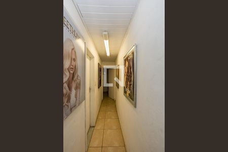 Casa à venda com 463m², 5 quartos e 5 vagas Casa à venda com 463m², 5 quartos e 5 vagasCorredor