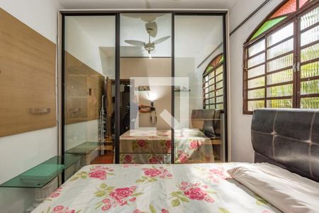 Casa à venda com 463m², 5 quartos e 5 vagas Casa à venda com 463m², 5 quartos e 5 vagasQuarto 2