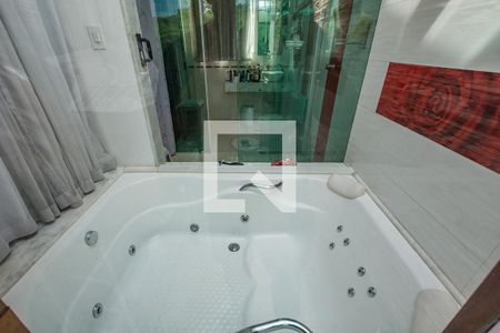 Casa à venda com 463m², 5 quartos e 5 vagas Casa à venda com 463m², 5 quartos e 5 vagasBanheiro da Suíte