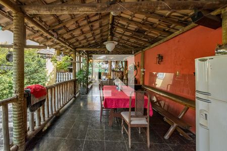 Casa à venda com 463m², 5 quartos e 5 vagas Casa à venda com 463m², 5 quartos e 5 vagasÁrea externa - Varanda