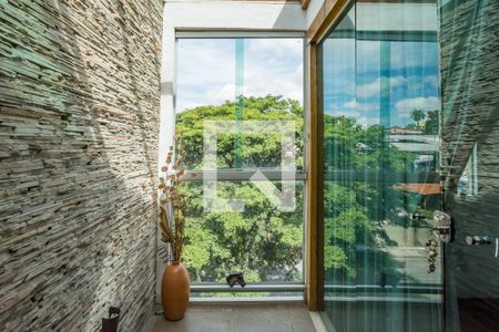 Casa à venda com 463m², 5 quartos e 5 vagas Casa à venda com 463m², 5 quartos e 5 vagasVaranda